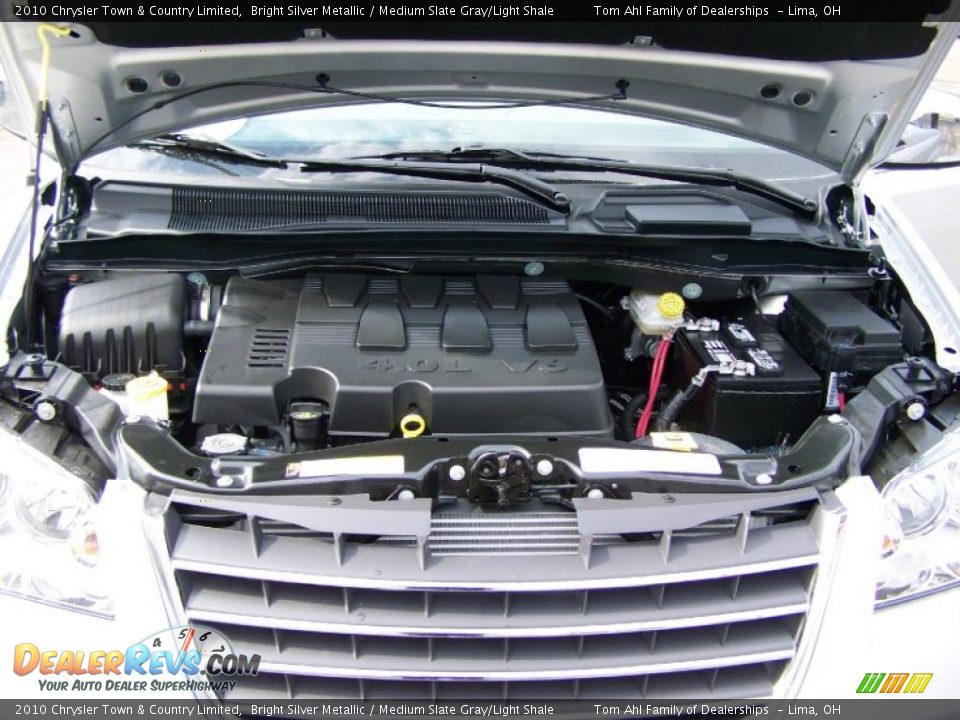 2010 Chrysler Town & Country Limited Bright Silver Metallic / Medium Slate Gray/Light Shale Photo #21