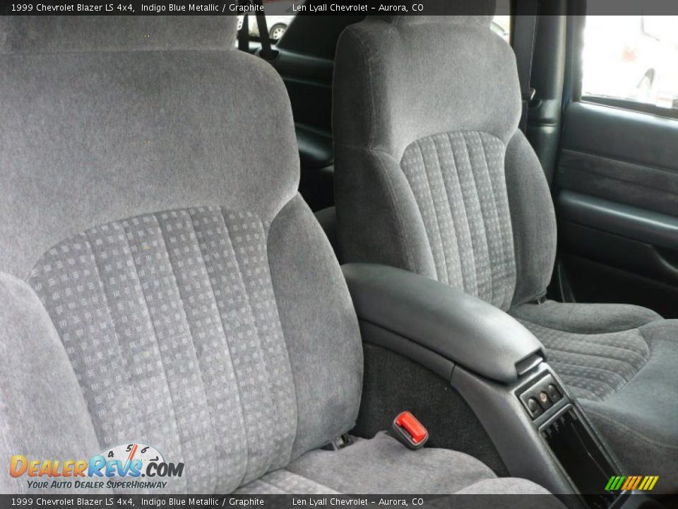 1999 Chevrolet Blazer LS 4x4 Indigo Blue Metallic / Graphite Photo #10