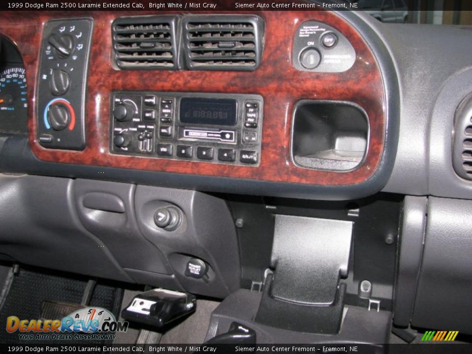 1999 Dodge Ram 2500 Laramie Extended Cab Bright White / Mist Gray Photo #17