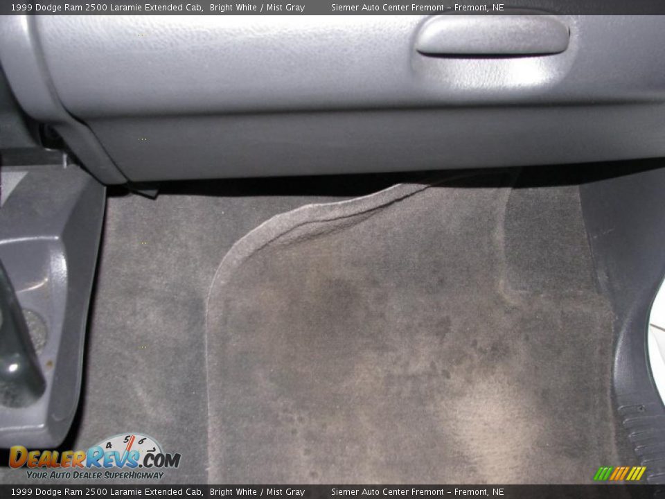 1999 Dodge Ram 2500 Laramie Extended Cab Bright White / Mist Gray Photo #18