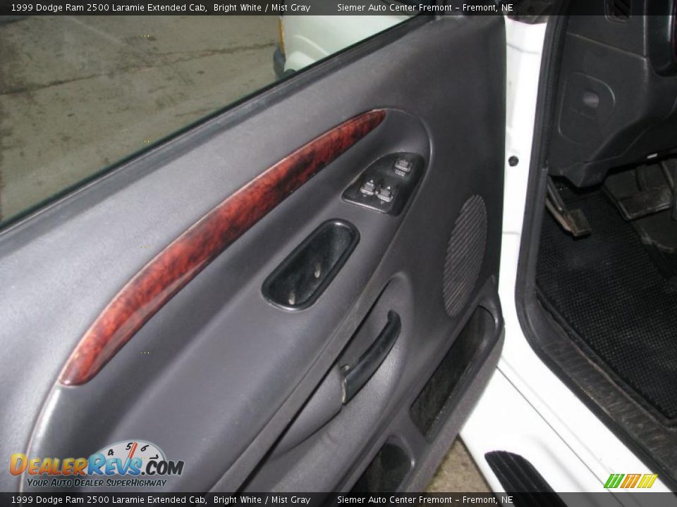 1999 Dodge Ram 2500 Laramie Extended Cab Bright White / Mist Gray Photo #24