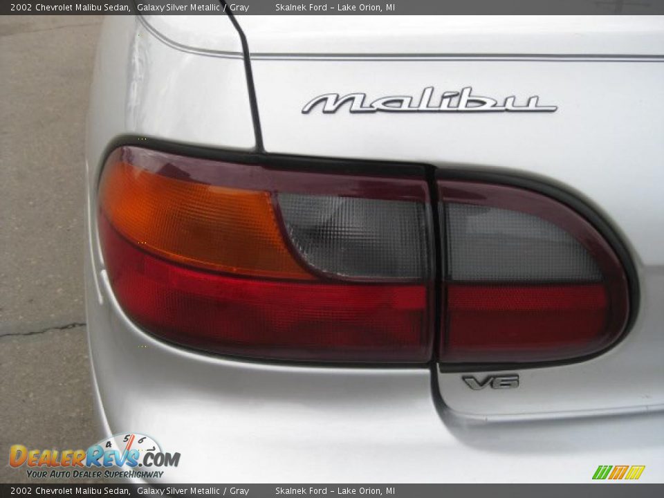 2002 Chevrolet Malibu Sedan Galaxy Silver Metallic / Gray Photo #17