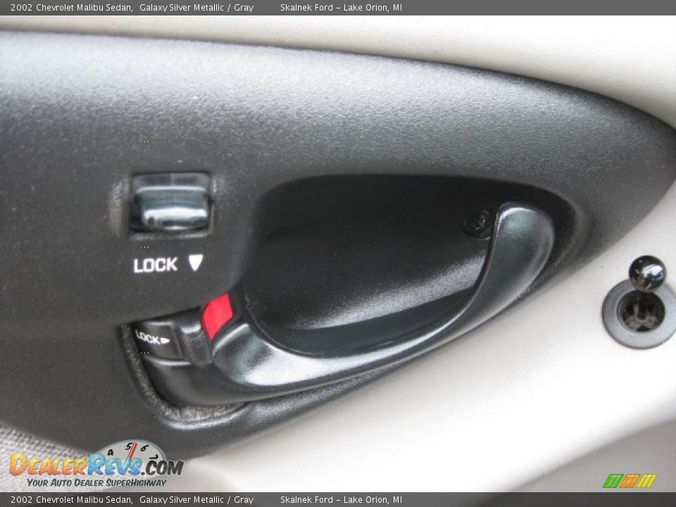 2002 Chevrolet Malibu Sedan Galaxy Silver Metallic / Gray Photo #23