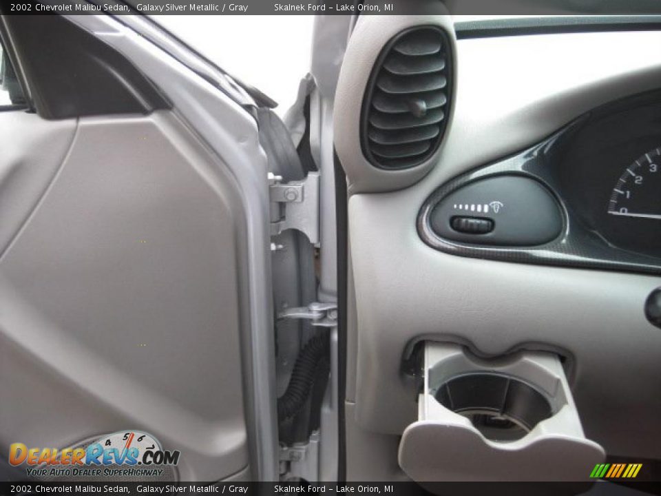 2002 Chevrolet Malibu Sedan Galaxy Silver Metallic / Gray Photo #25