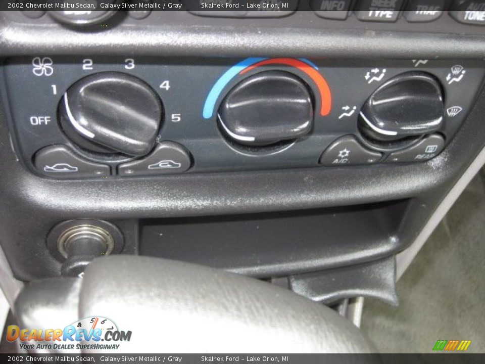 2002 Chevrolet Malibu Sedan Galaxy Silver Metallic / Gray Photo #29