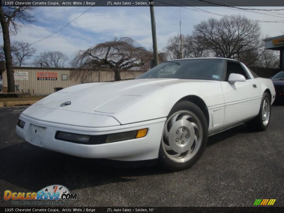 1995 Chevrolet Corvette Coupe Arctic White / Beige Photo #1