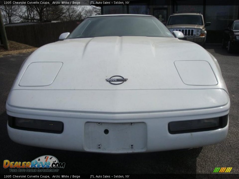 1995 Chevrolet Corvette Coupe Arctic White / Beige Photo #2