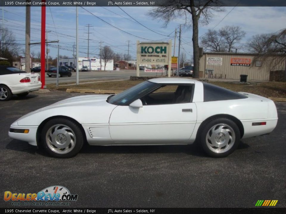 1995 Chevrolet Corvette Coupe Arctic White / Beige Photo #3