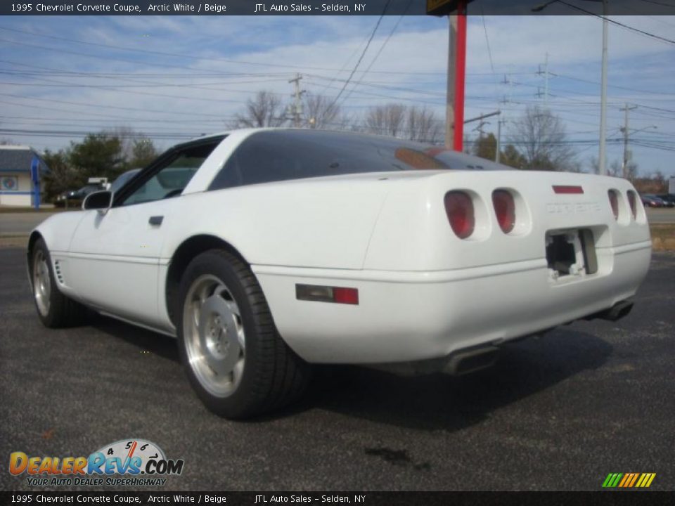 1995 Chevrolet Corvette Coupe Arctic White / Beige Photo #4