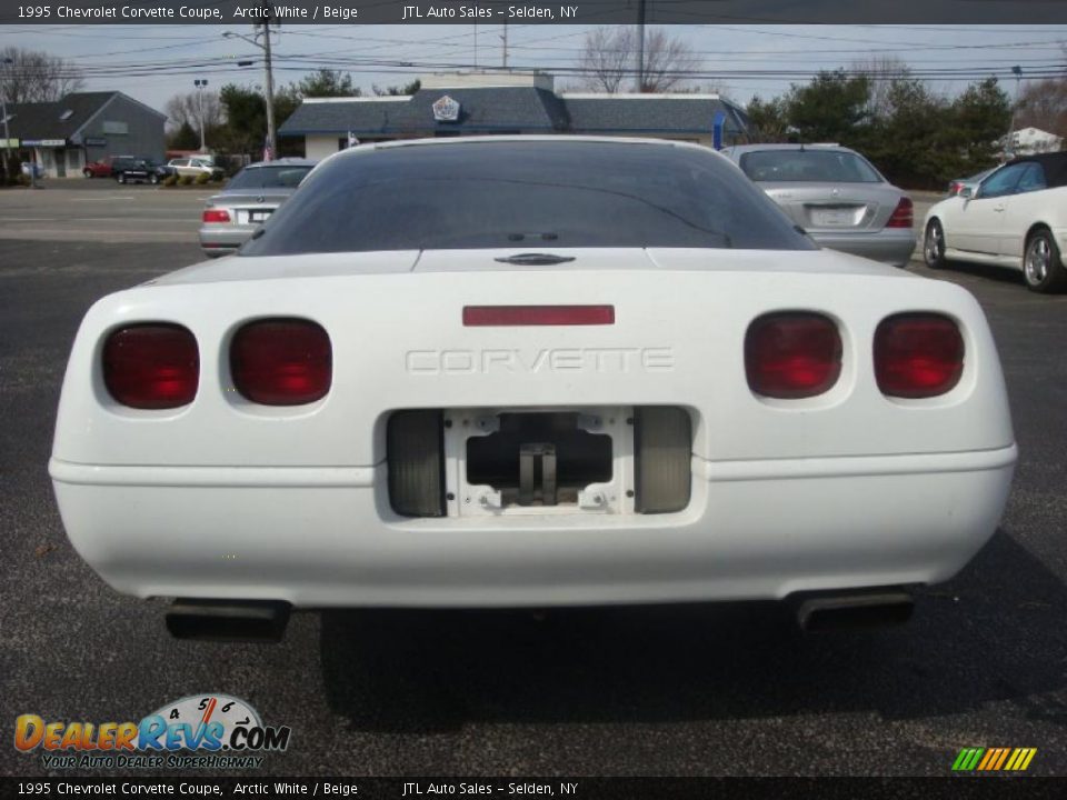 1995 Chevrolet Corvette Coupe Arctic White / Beige Photo #5