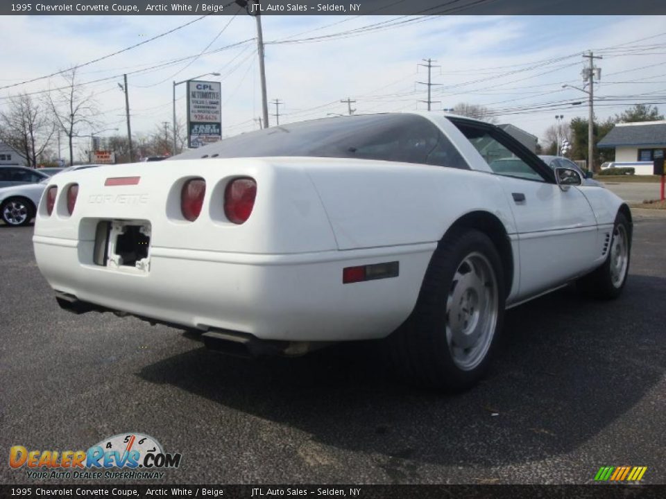 1995 Chevrolet Corvette Coupe Arctic White / Beige Photo #6