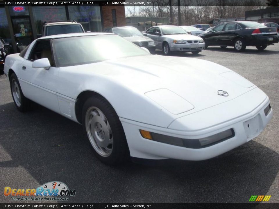 1995 Chevrolet Corvette Coupe Arctic White / Beige Photo #8
