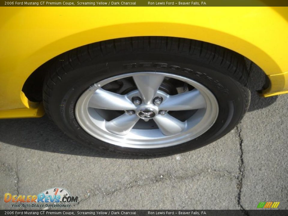 2006 Ford Mustang GT Premium Coupe Screaming Yellow / Dark Charcoal Photo #11
