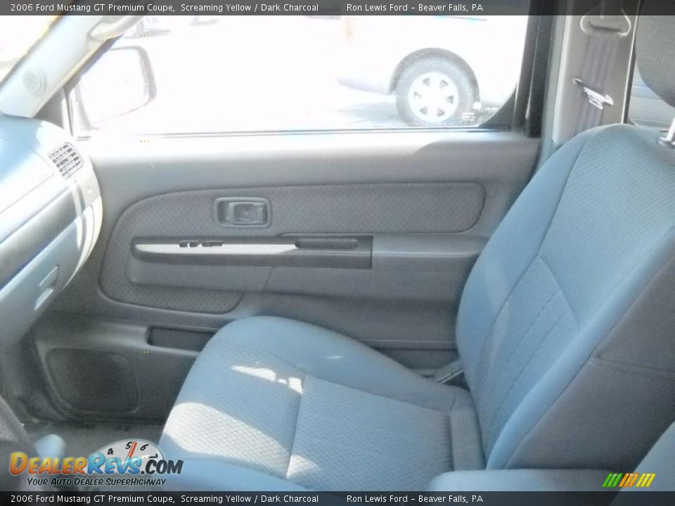 2006 Ford Mustang GT Premium Coupe Screaming Yellow / Dark Charcoal Photo #25