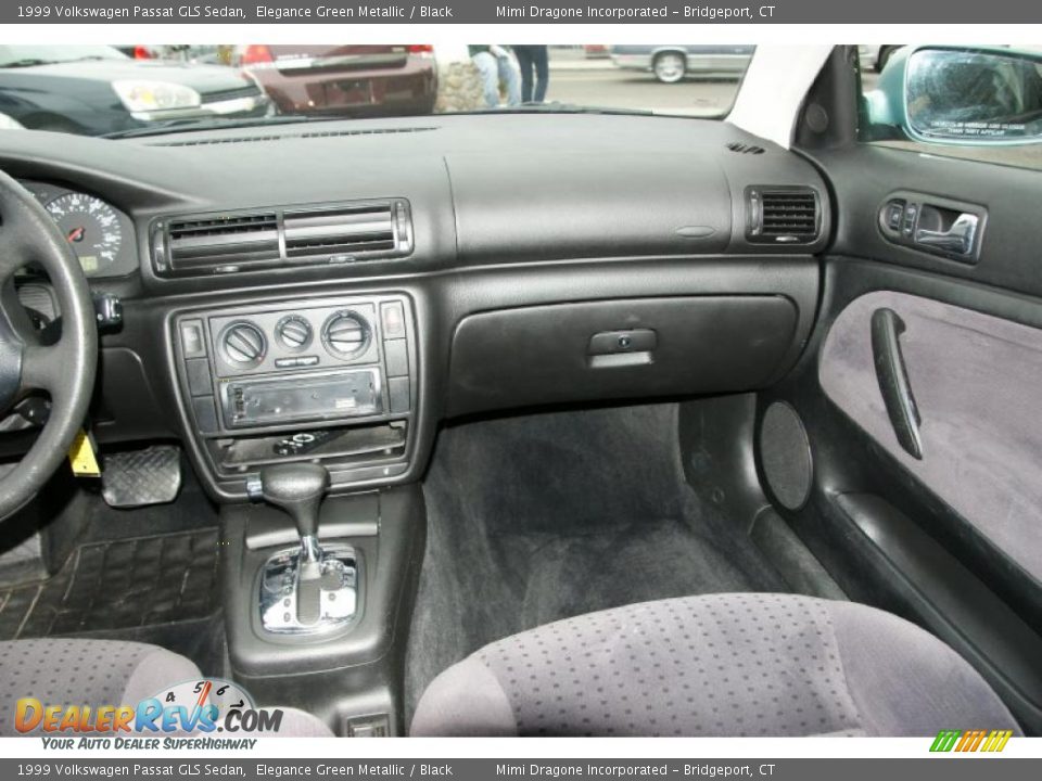 1999 Volkswagen Passat GLS Sedan Elegance Green Metallic / Black Photo #14