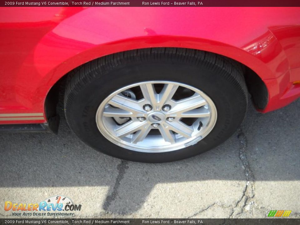 2009 Ford Mustang V6 Convertible Torch Red / Medium Parchment Photo #17