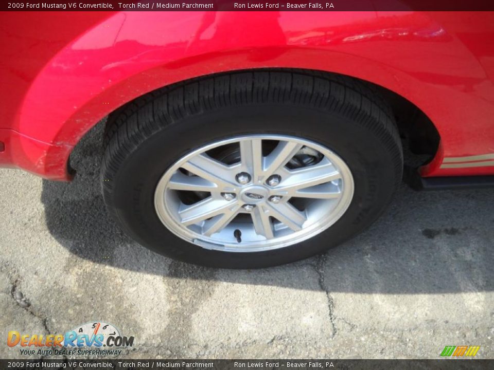 2009 Ford Mustang V6 Convertible Torch Red / Medium Parchment Photo #18