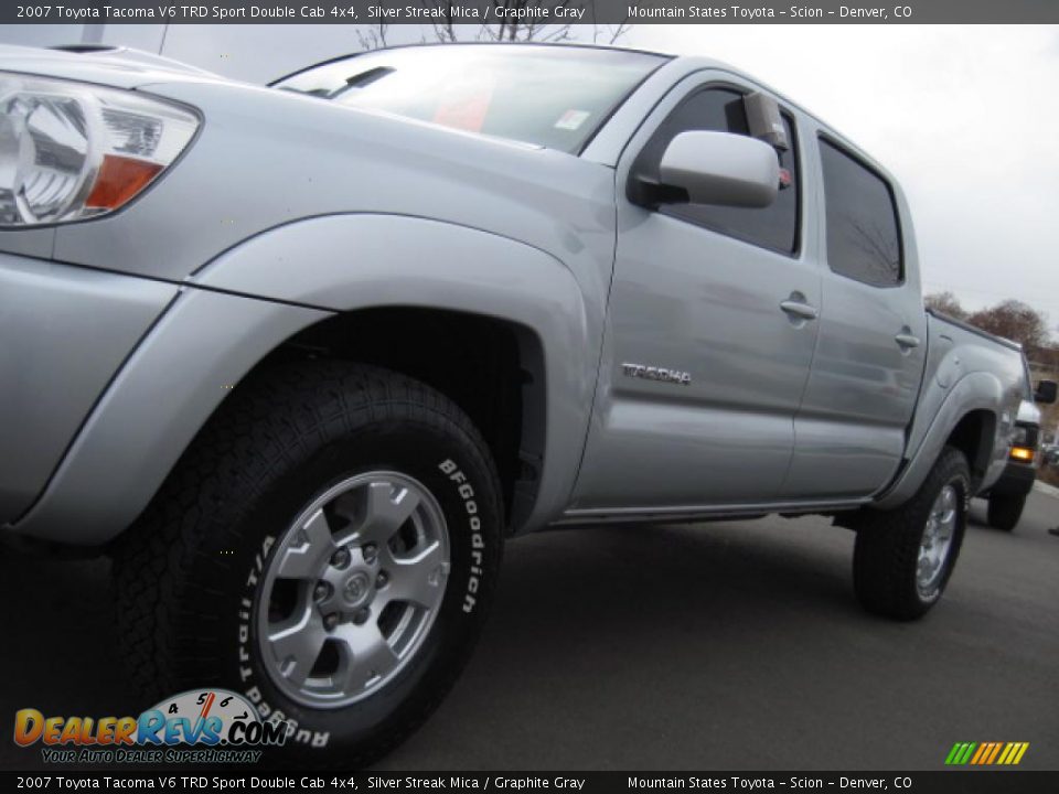 2007 Toyota Tacoma V6 TRD Sport Double Cab 4x4 Silver Streak Mica / Graphite Gray Photo #26