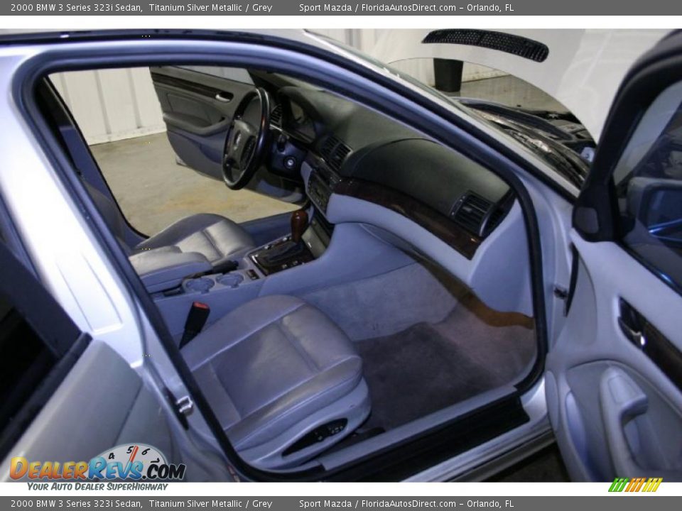 2000 BMW 3 Series 323i Sedan Titanium Silver Metallic / Grey Photo #9