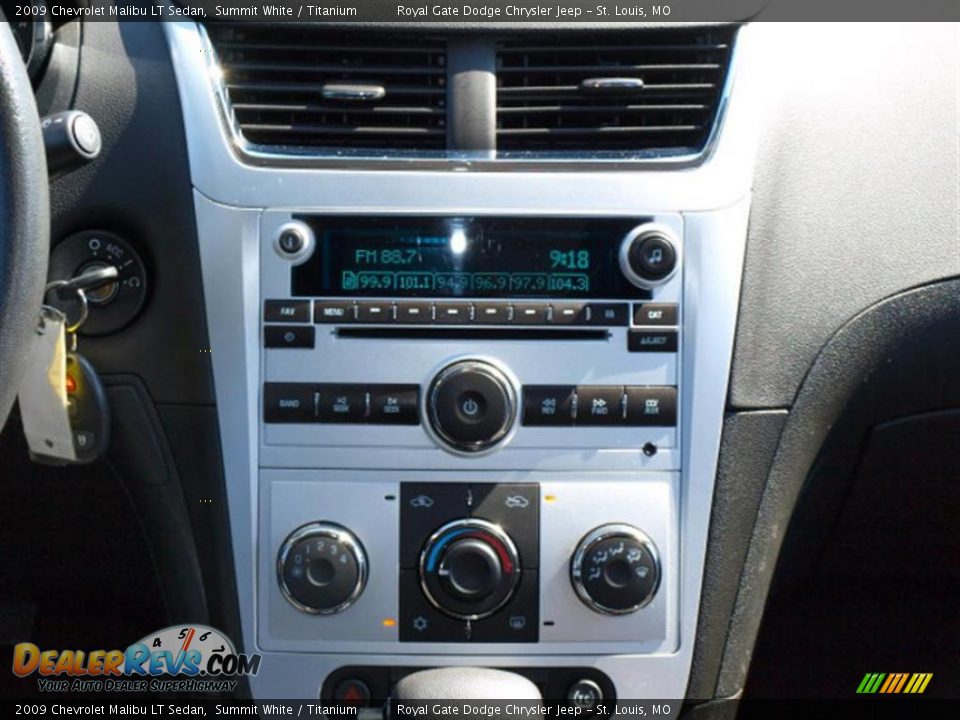 2009 Chevrolet Malibu LT Sedan Summit White / Titanium Photo #12