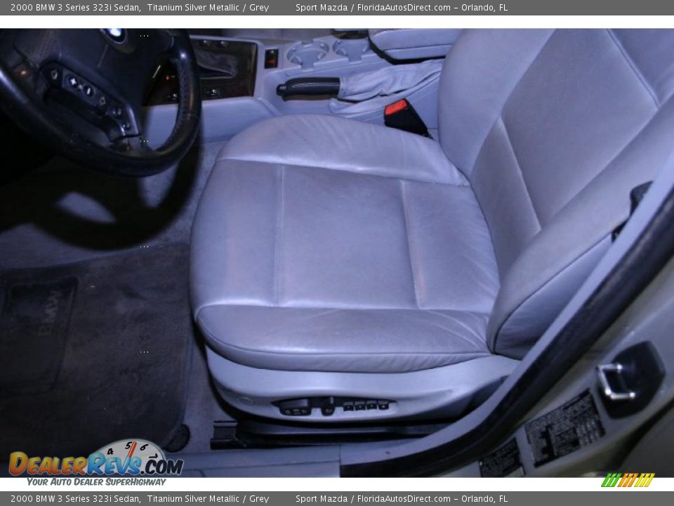 2000 BMW 3 Series 323i Sedan Titanium Silver Metallic / Grey Photo #16