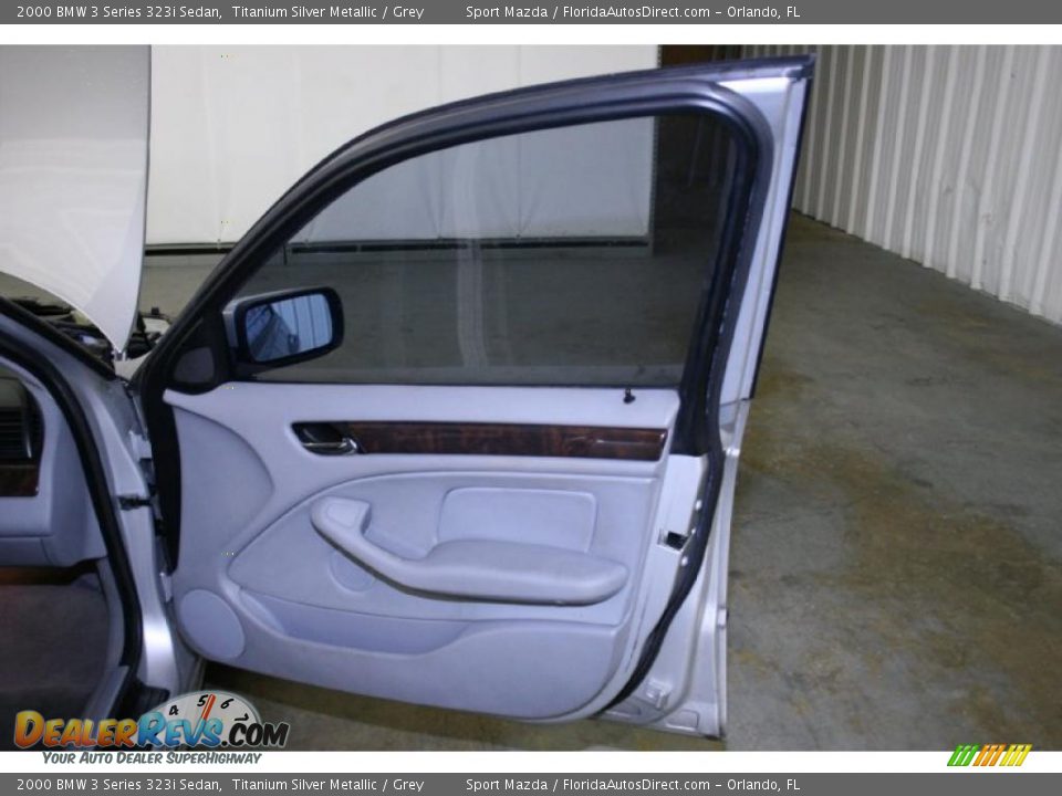 2000 BMW 3 Series 323i Sedan Titanium Silver Metallic / Grey Photo #20