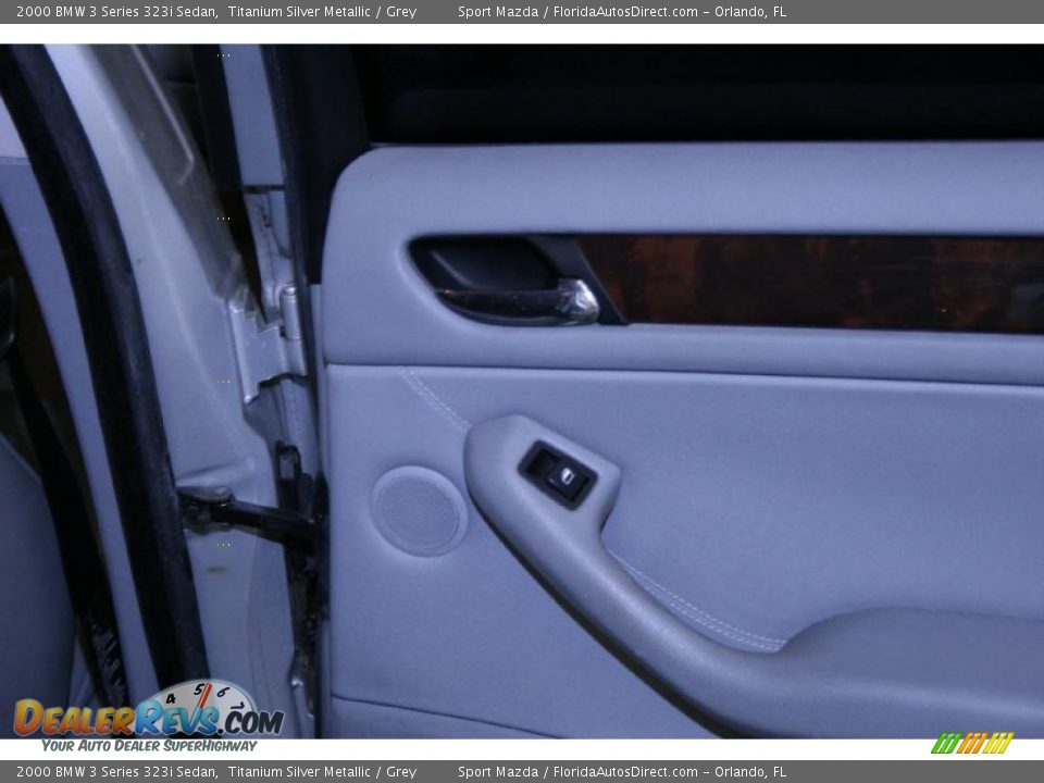 2000 BMW 3 Series 323i Sedan Titanium Silver Metallic / Grey Photo #23