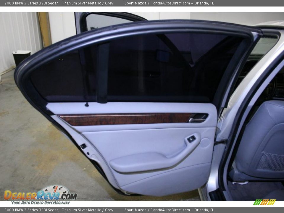 2000 BMW 3 Series 323i Sedan Titanium Silver Metallic / Grey Photo #24