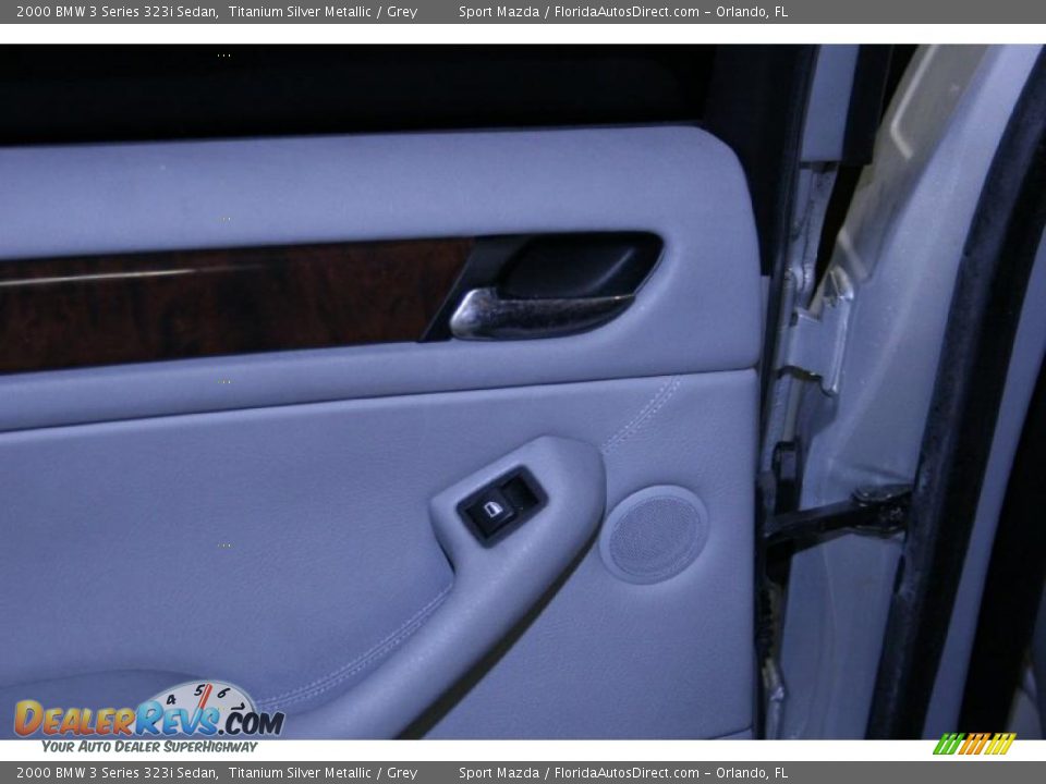 2000 BMW 3 Series 323i Sedan Titanium Silver Metallic / Grey Photo #25