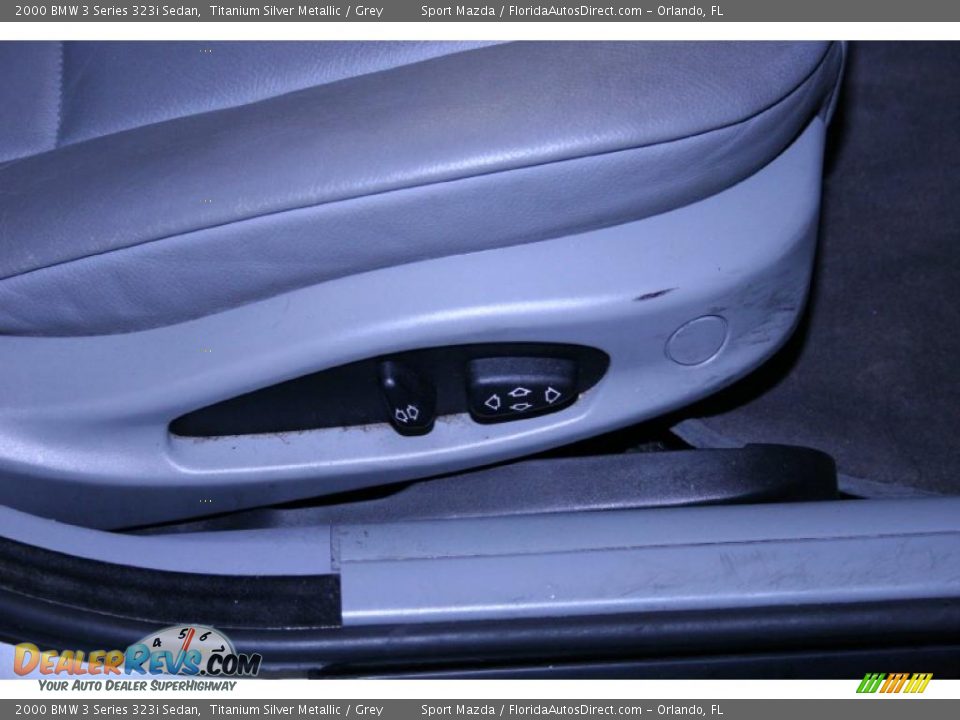 2000 BMW 3 Series 323i Sedan Titanium Silver Metallic / Grey Photo #33
