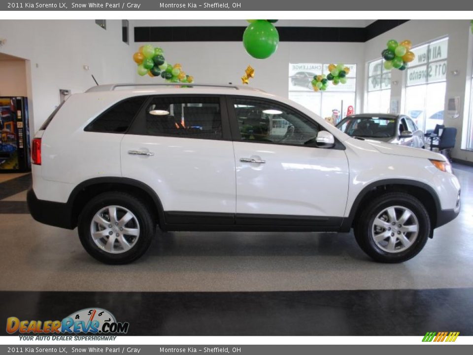 2011 Kia Sorento LX Snow White Pearl / Gray Photo #9