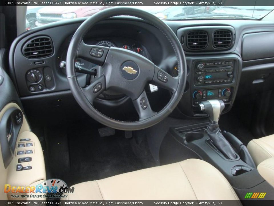 2007 Chevrolet TrailBlazer LT 4x4 Bordeaux Red Metallic / Light Cashmere/Ebony Photo #8
