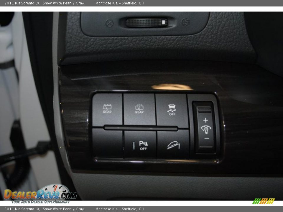 2011 Kia Sorento LX Snow White Pearl / Gray Photo #31