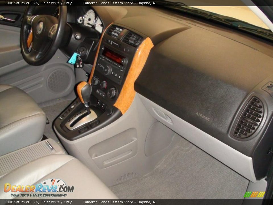 2006 Saturn VUE V6 Polar White / Gray Photo #22