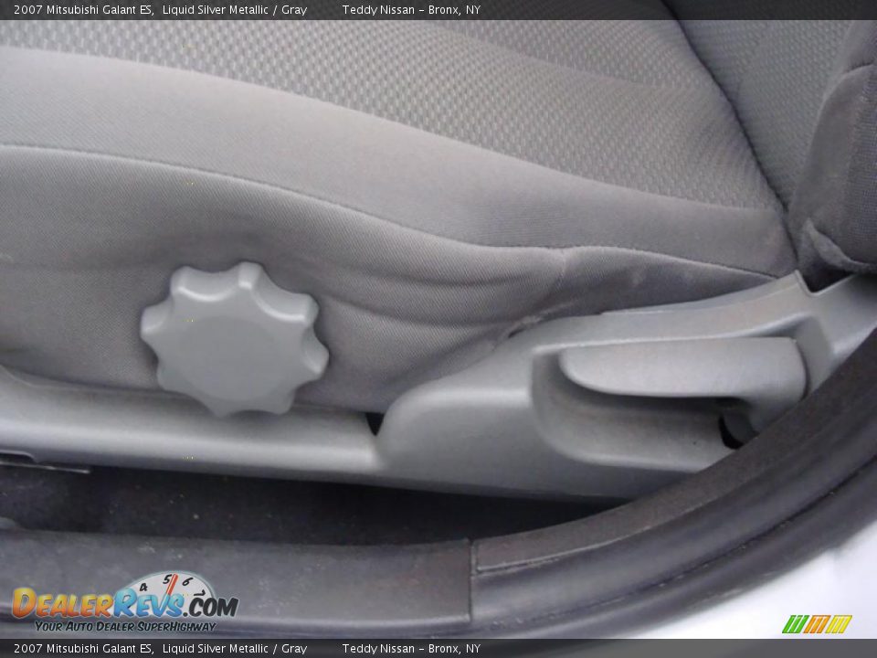 2007 Mitsubishi Galant ES Liquid Silver Metallic / Gray Photo #12