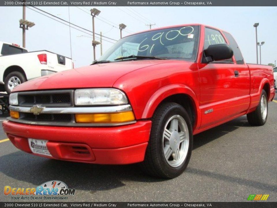 2000 Chevrolet S10 LS Extended Cab Victory Red / Medium Gray Photo #1