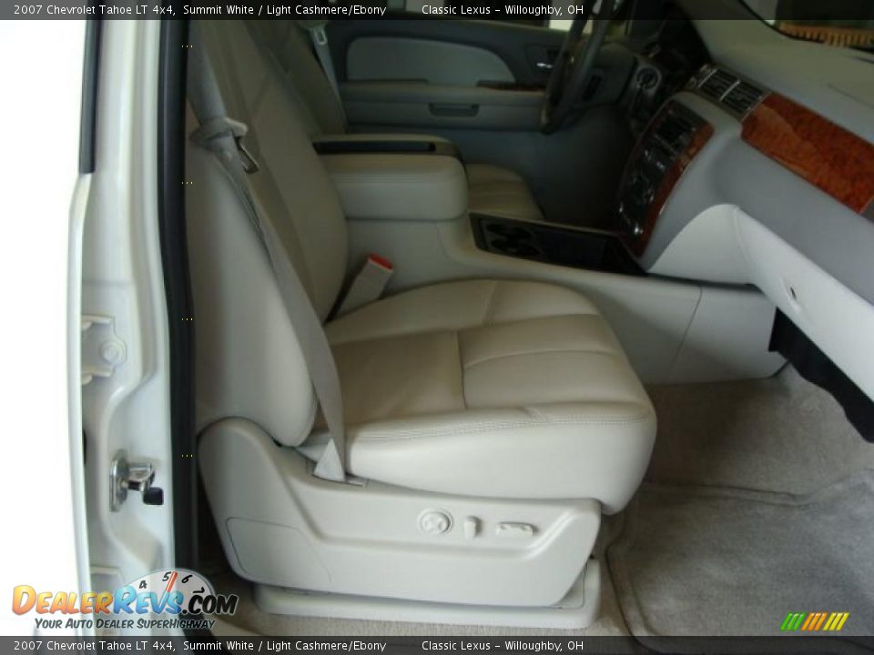 2007 Chevrolet Tahoe LT 4x4 Summit White / Light Cashmere/Ebony Photo #16