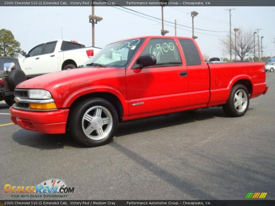 2000 Chevrolet S10 LS Extended Cab Victory Red / Medium Gray Photo #2