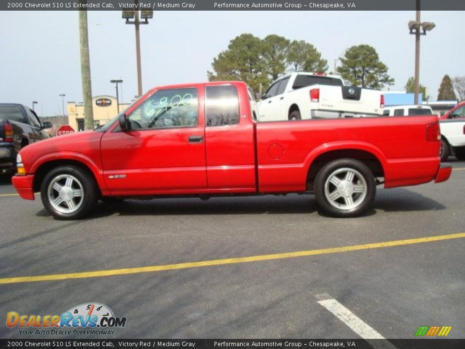 2000 Chevrolet S10 LS Extended Cab Victory Red / Medium Gray Photo #3