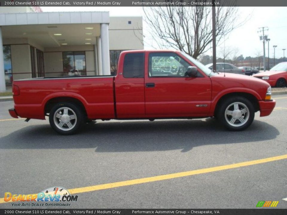 2000 Chevrolet S10 LS Extended Cab Victory Red / Medium Gray Photo #7