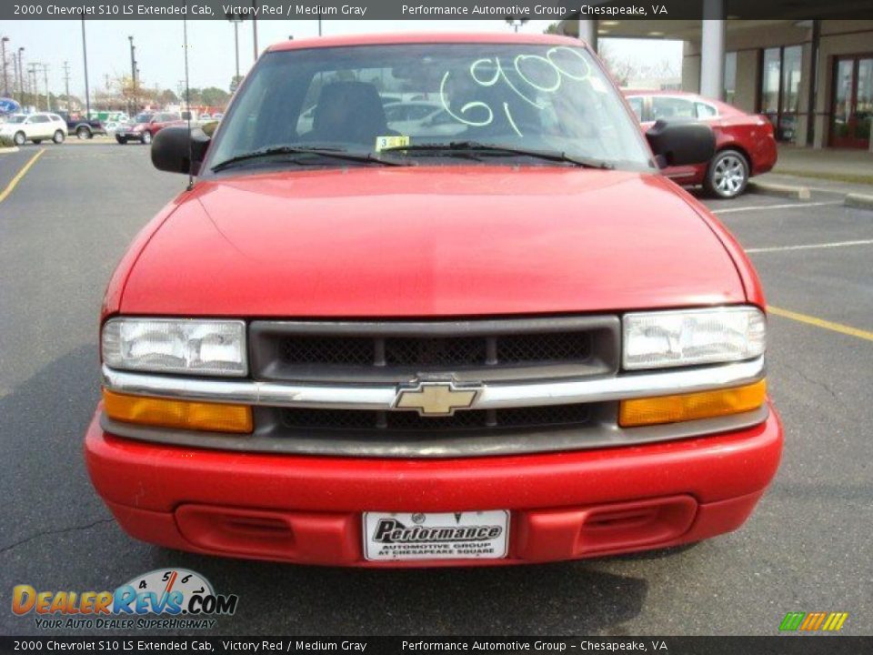 2000 Chevrolet S10 LS Extended Cab Victory Red / Medium Gray Photo #9