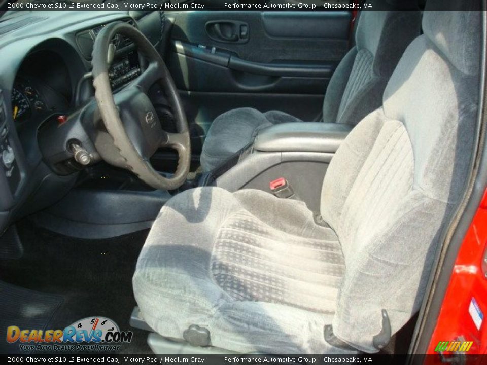 2000 Chevrolet S10 LS Extended Cab Victory Red / Medium Gray Photo #10
