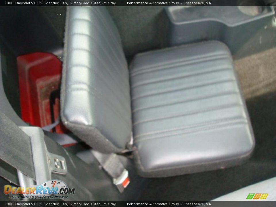 2000 Chevrolet S10 LS Extended Cab Victory Red / Medium Gray Photo #13