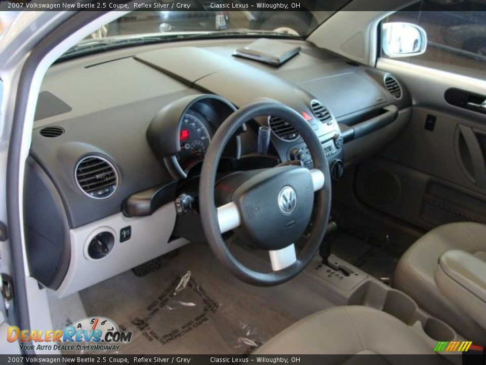 2007 Volkswagen New Beetle 2.5 Coupe Reflex Silver / Grey Photo #7
