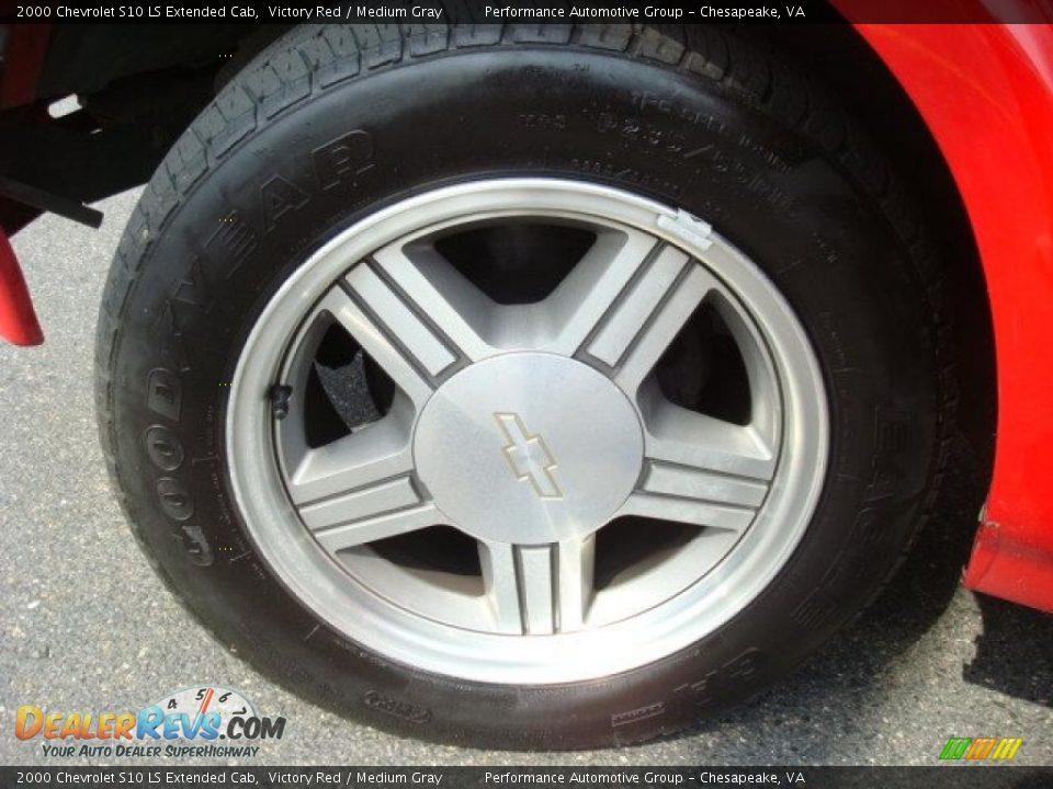 2000 Chevrolet S10 LS Extended Cab Victory Red / Medium Gray Photo #20