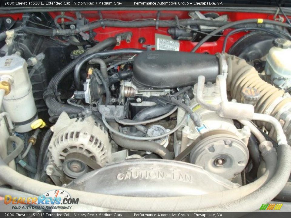 2000 Chevrolet S10 LS Extended Cab Victory Red / Medium Gray Photo #22
