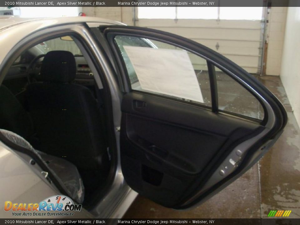 2010 Mitsubishi Lancer DE Apex Silver Metallic / Black Photo #17