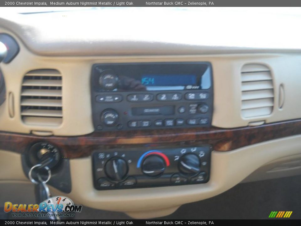2000 Chevrolet Impala Medium Auburn Nightmist Metallic / Light Oak Photo #18