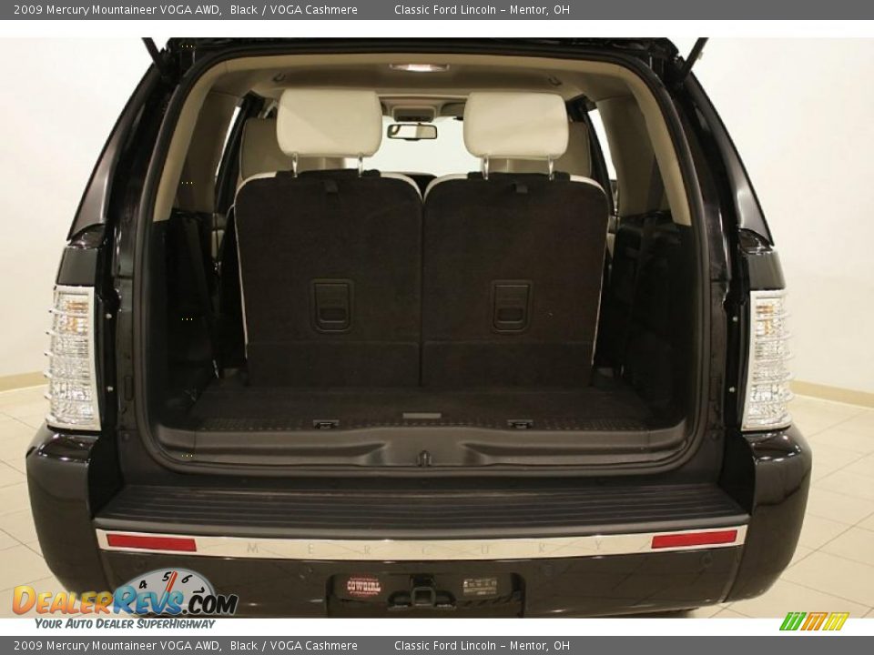 2009 Mercury Mountaineer VOGA AWD Black / VOGA Cashmere Photo #33