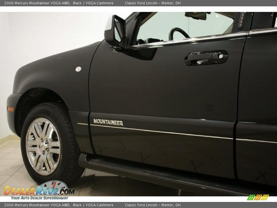2009 Mercury Mountaineer VOGA AWD Black / VOGA Cashmere Photo #35